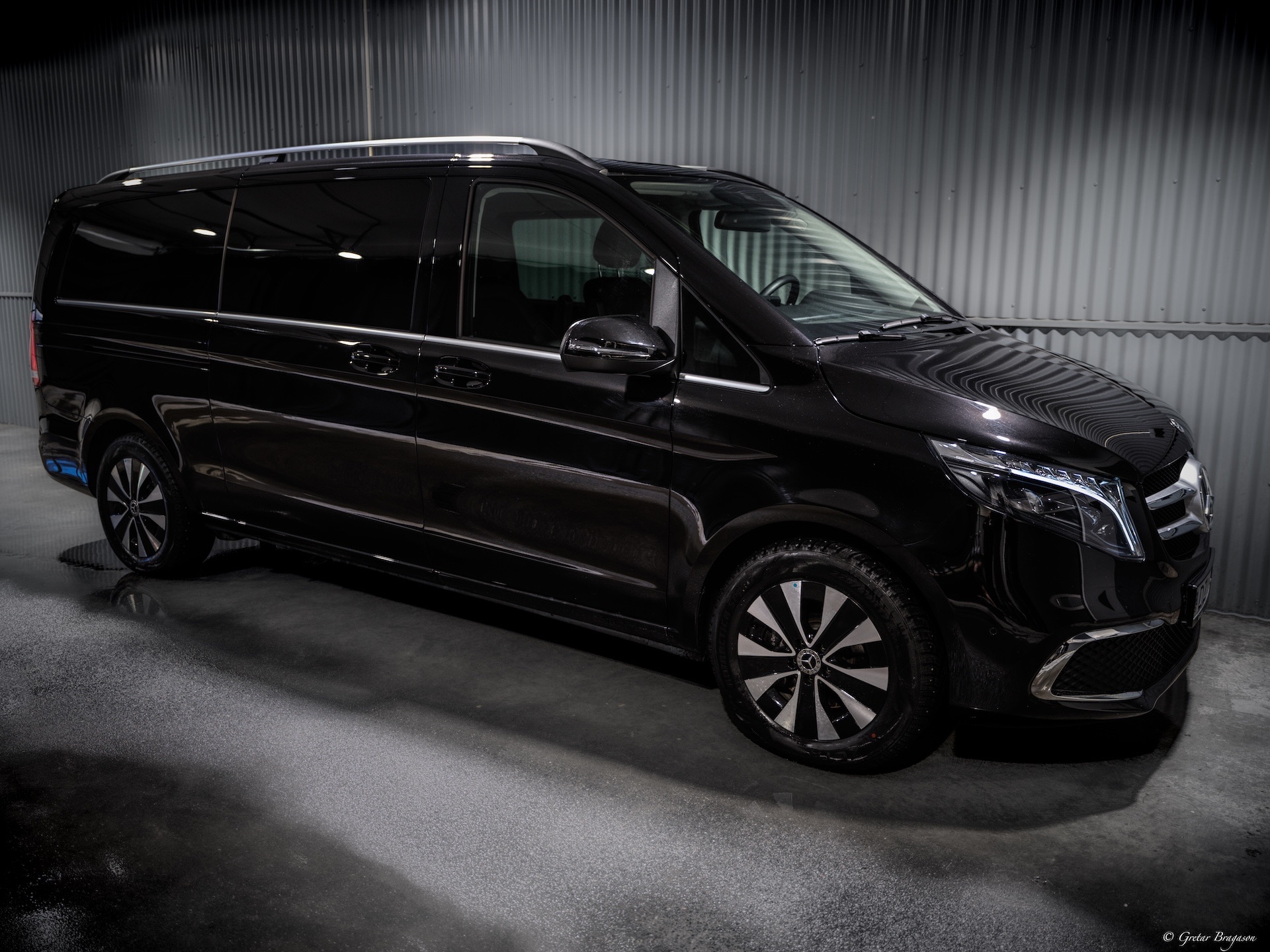 Business Minivan — Mercedes V-Class 1